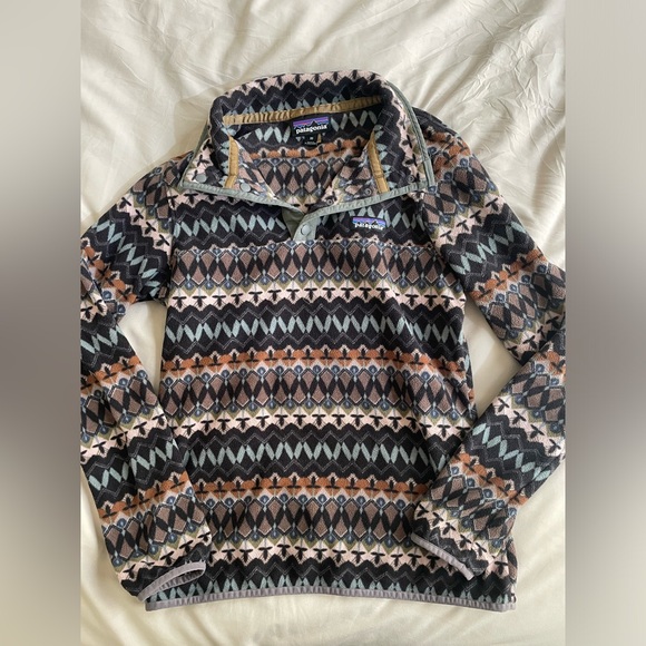 Patagonia Tops - Patagonia lightweight 1/4 fleece button.